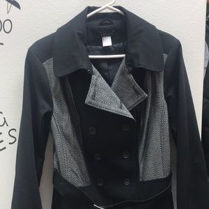 NWOT Classy beautiful peacock! ❄️